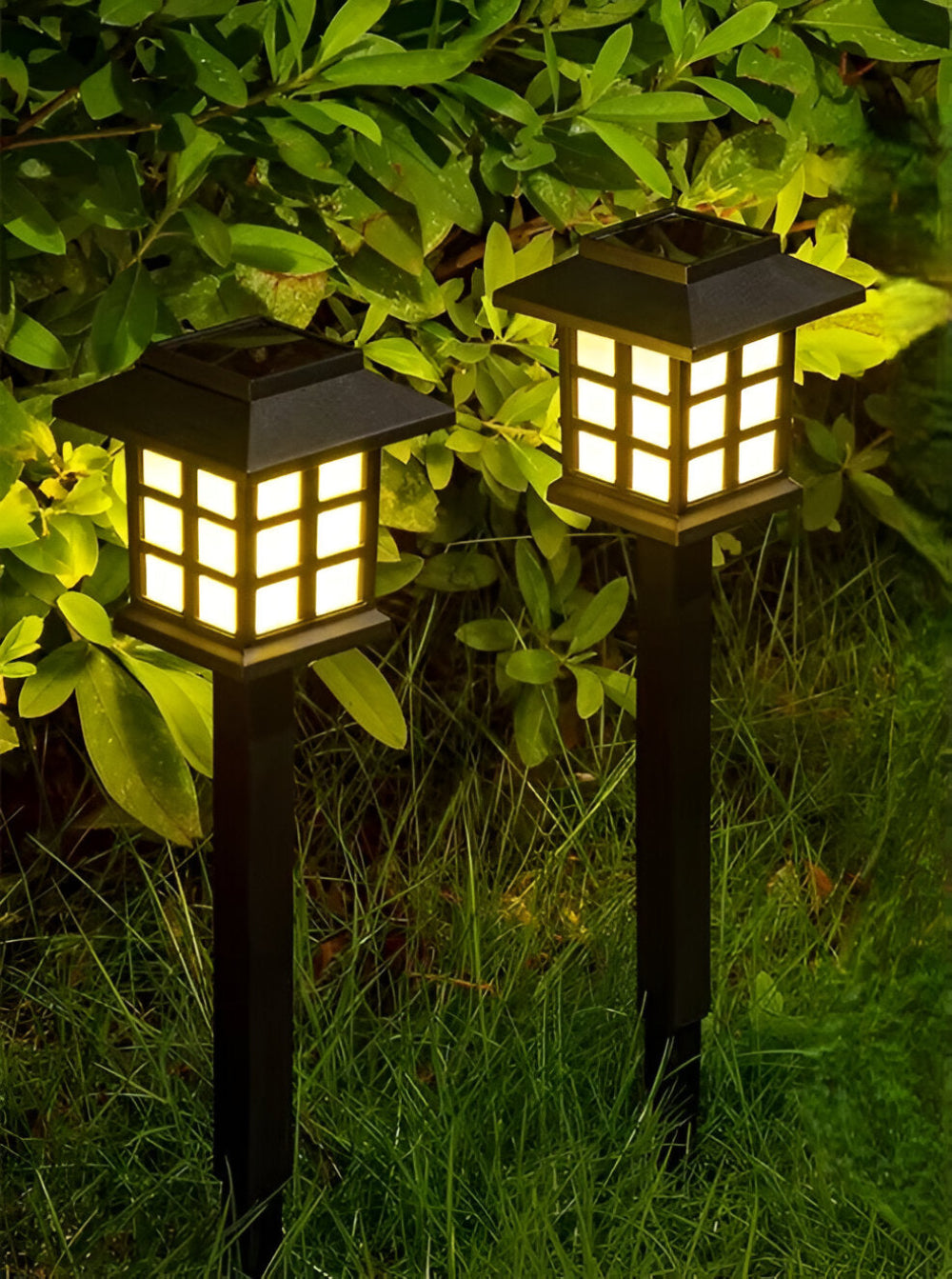 Lampe solaire extérieure LED blanc neutre, idéale pour allée, jardin, efficacité énergétique.