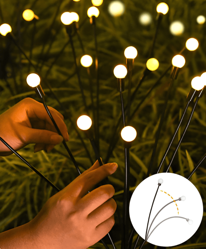 Ambiance chaleureuse sur la terrasse avec des lampes solaires lucioles LED pour des soirées inoubliables.