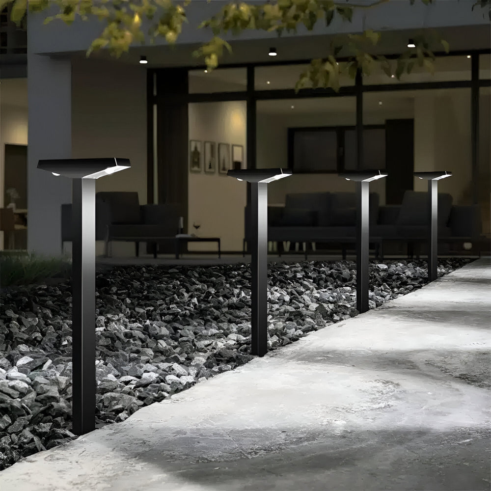 Lot de 4 lampes solaires LED sans fil, étanches pour éclairage de jardin et terrasse.