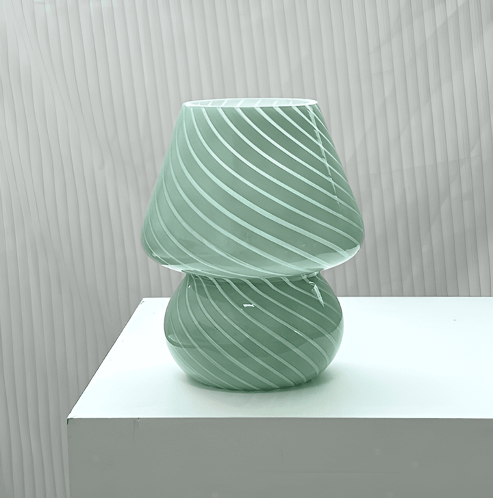 Lampe de chevet moderne, verre opalin rayé, design champignon avec connexion USB pratique.