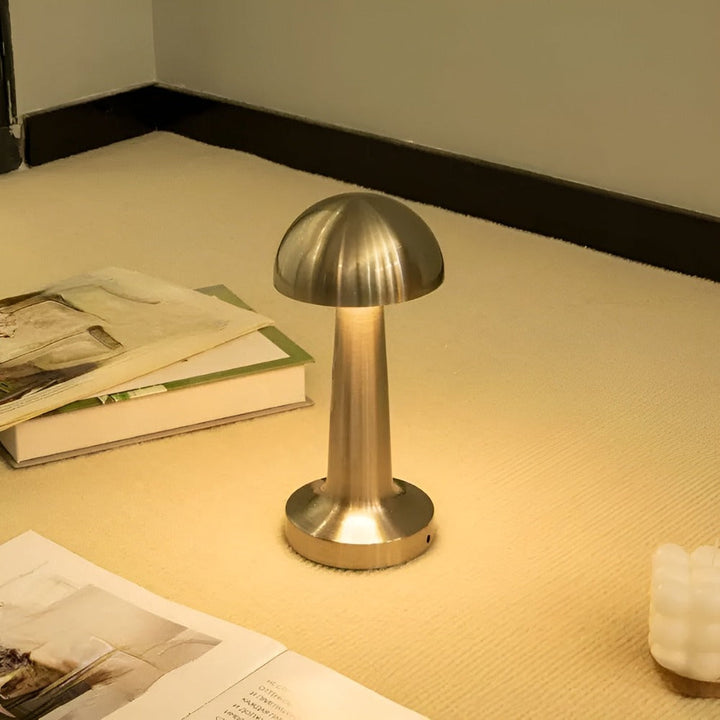 Luminaire rétro LED sans fil en forme de champignon. Lampe de table rechargeable, lumière d'ambiance chaleureuse.