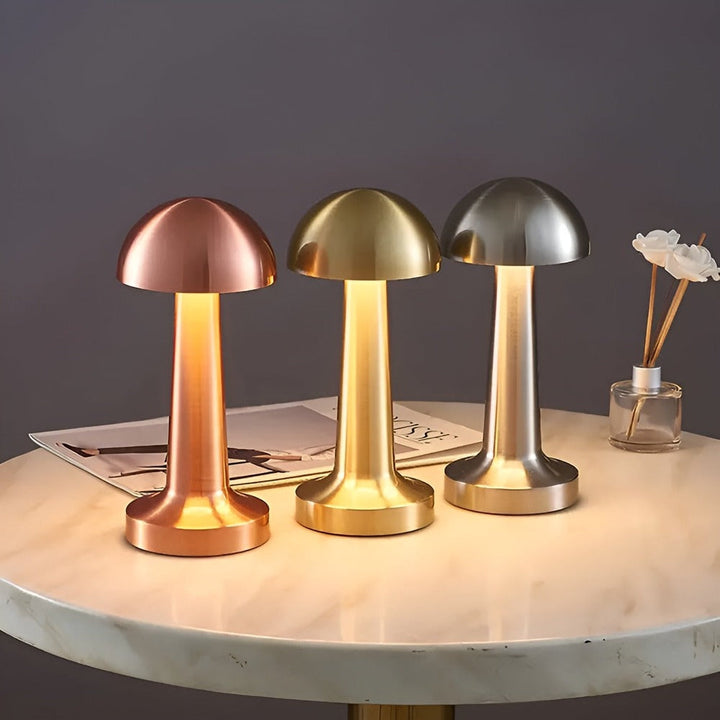 Lampe de table LED sans fil design champignon rétro. Lumière douce tactile, rechargeable pour ambiance chaleureuse.