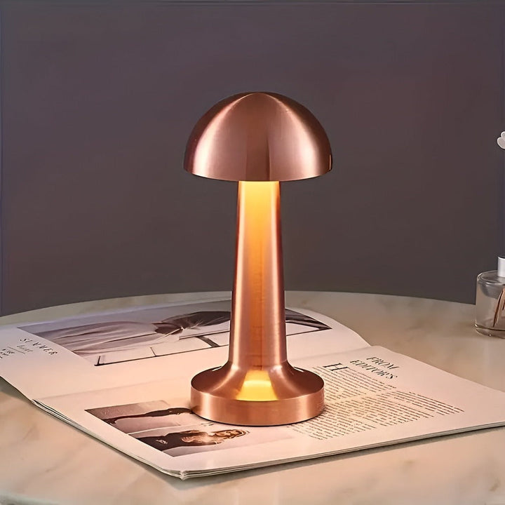 Lampe de table LED sans fil au design champignon rétro. Rechargeable, éclairage d'ambiance doux, parfait pour décor moderne.