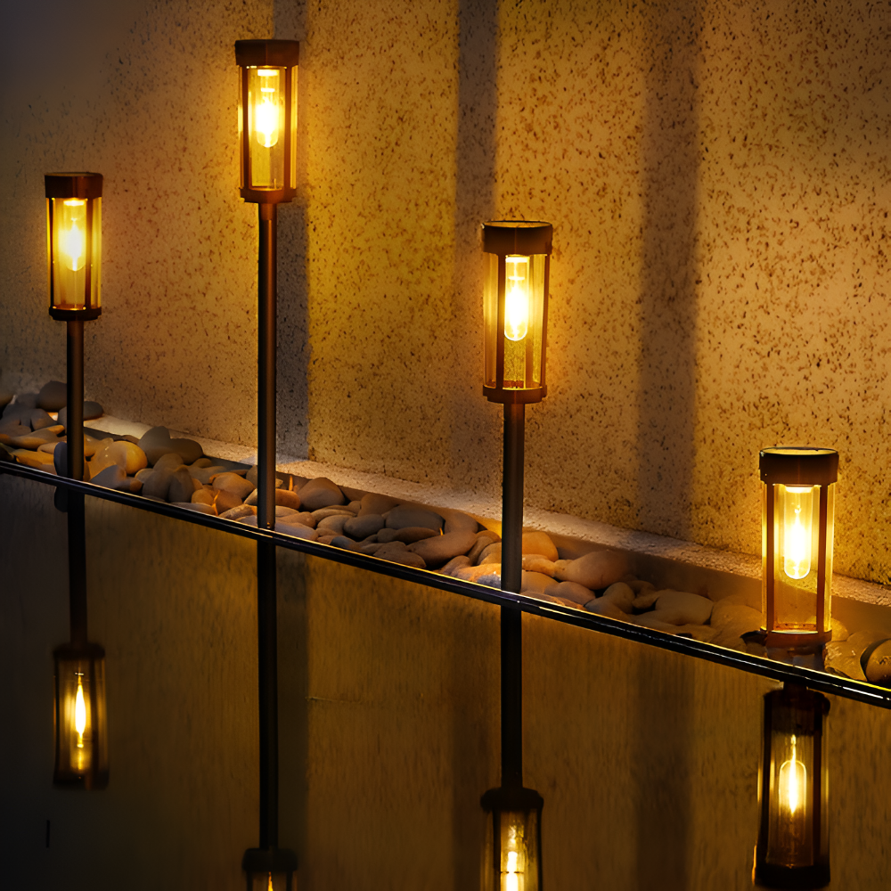 Luminaire solaire LED jardin IP65 blanc chaud, parfait pour chemin lumineux et déco extérieure.