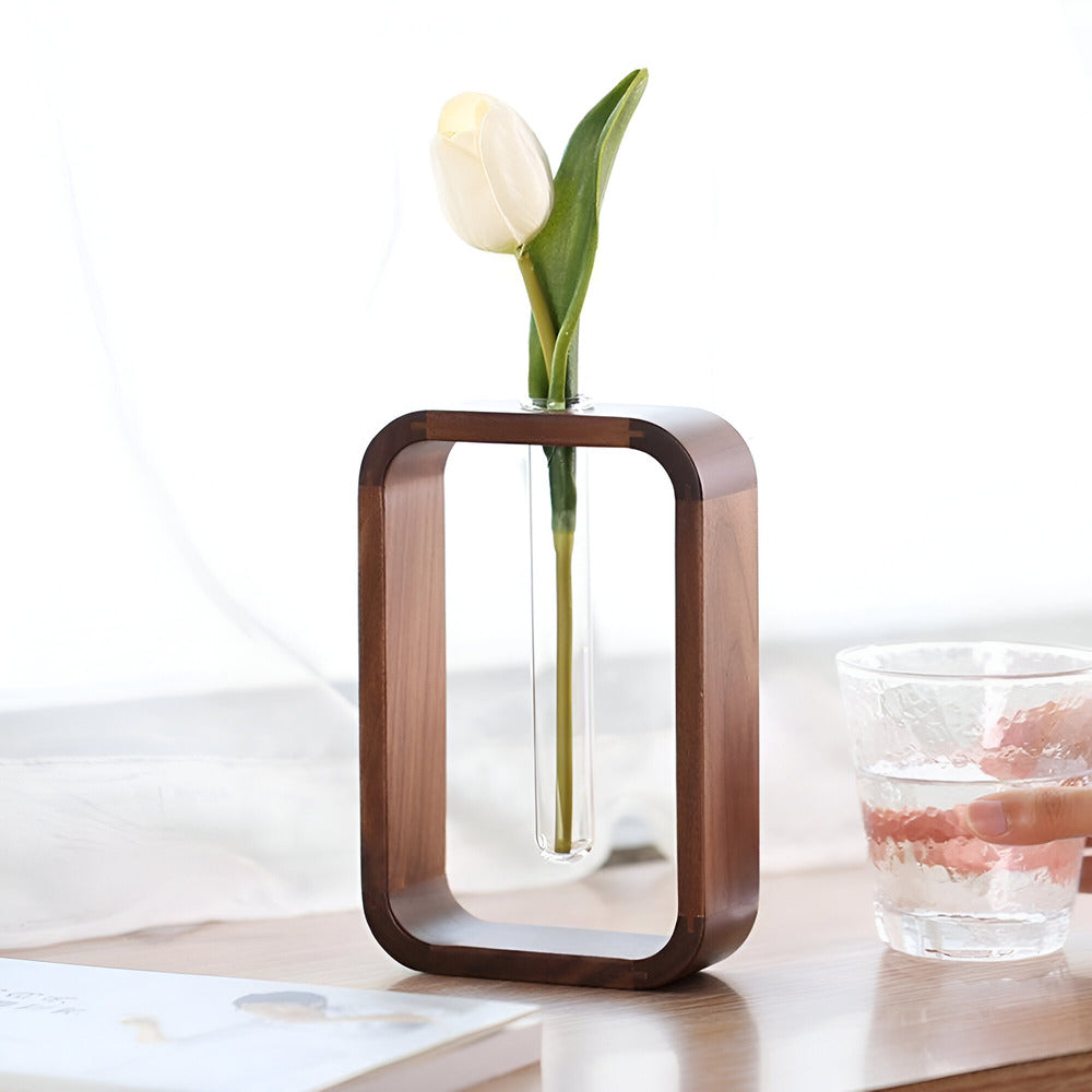Élégant vase décoratif en bois et verre pour sublimer votre intérieur. Parfait pour vos plantes.