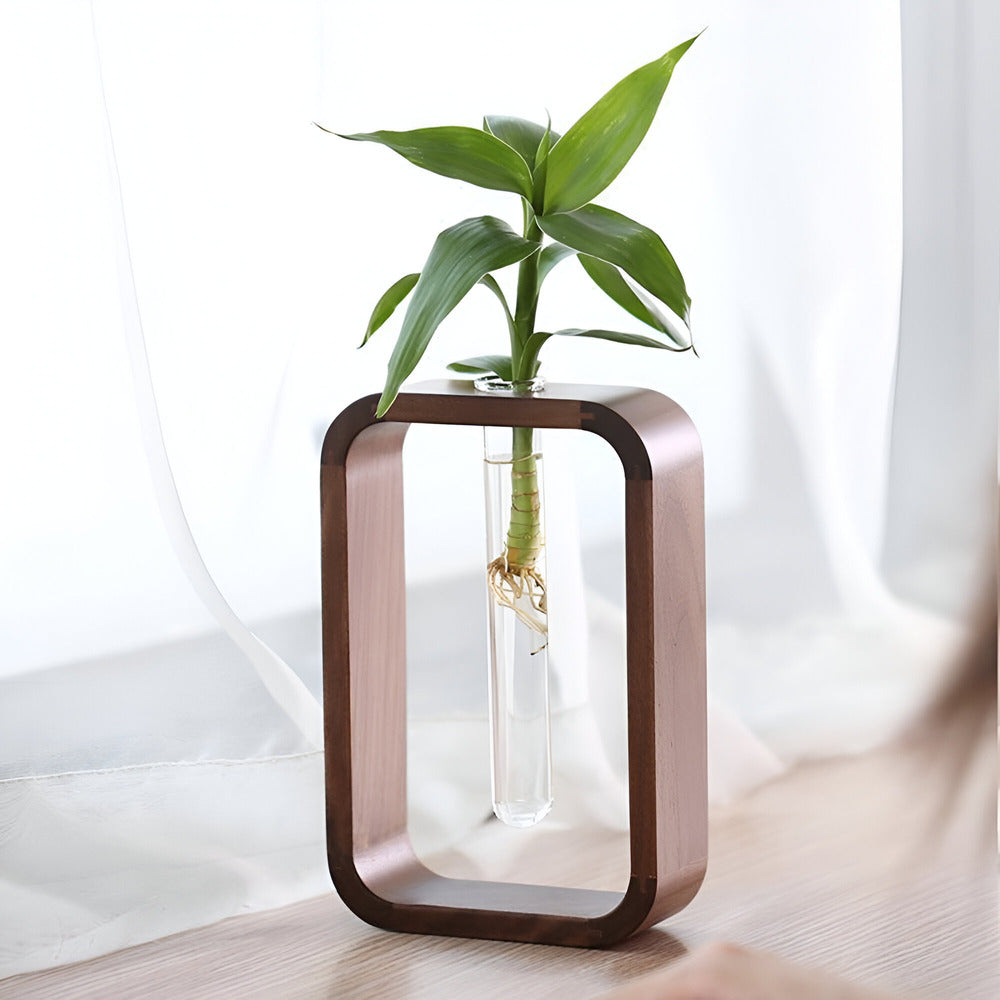Vase contemporain en bois naturel et verre, parfait pour afficher vos fleurs ou plantes. Décoration.