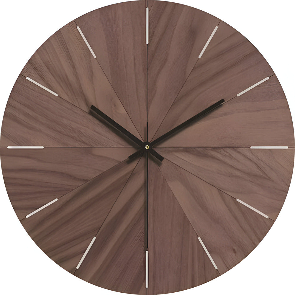 Horloge murale Nordara en bois clair, design scandinave minimaliste. Parfaite pour salon ou bureau moderne.