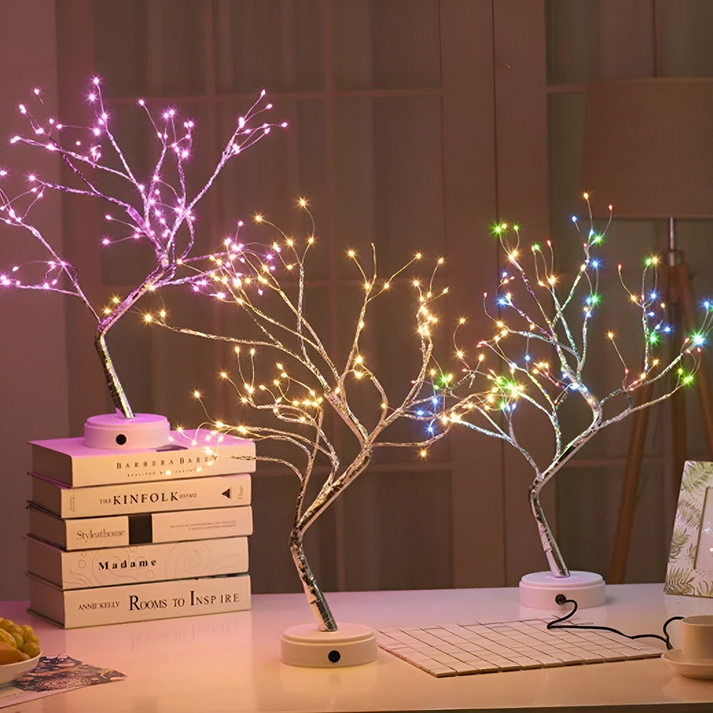Veilleuse LED portable en forme d'arbre lumineux, idéale pour la chambre d'enfant ou comme lampe d'appoint.