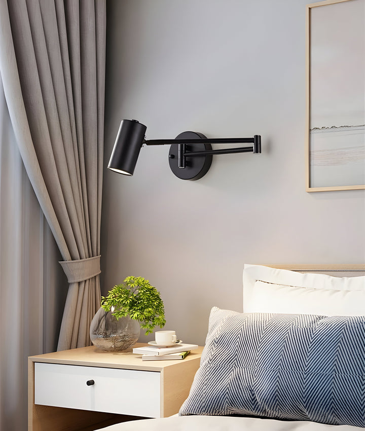 Lampe de chevet murale LED or & noir, éclairage précis pour chambre.