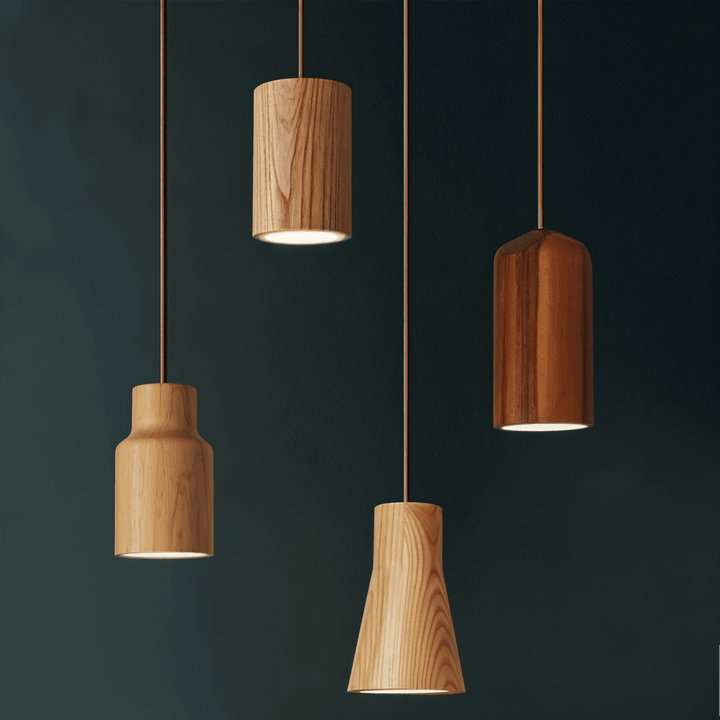 Suspension élégante avec abat-jour cylindrique gris, apportant une touche scandinave à l'éclairage intérieur.