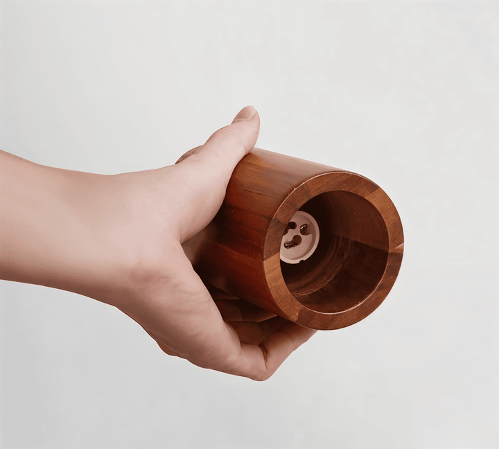Suspension cylindrique minimaliste pour un éclairage de style scandinave dans un espace moderne.