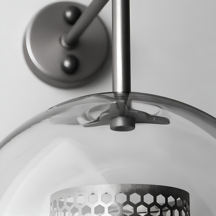 Chambre avec applique murale LED Hexara argent, design ruche, éclairage d'ambiance relaxant.