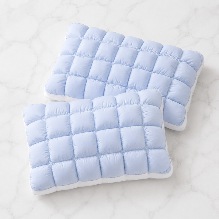 Oreiller de lit doux offrant un soutien cervical pour repos et détente, favorisant un sommeil réparateur.