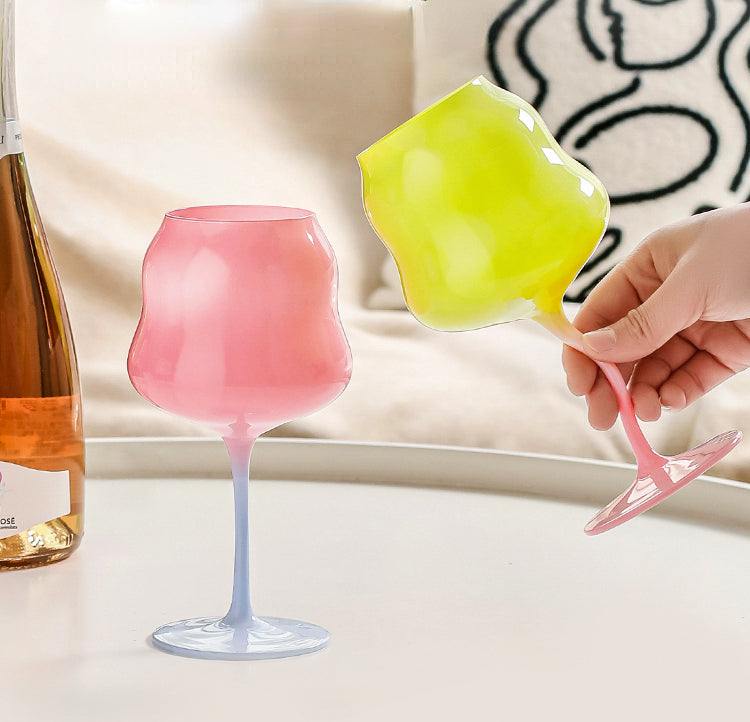 Verre à vin irrégulier de 473 ml, parfait pour la dégustation. Accessoire de bar design pour vos cocktails.