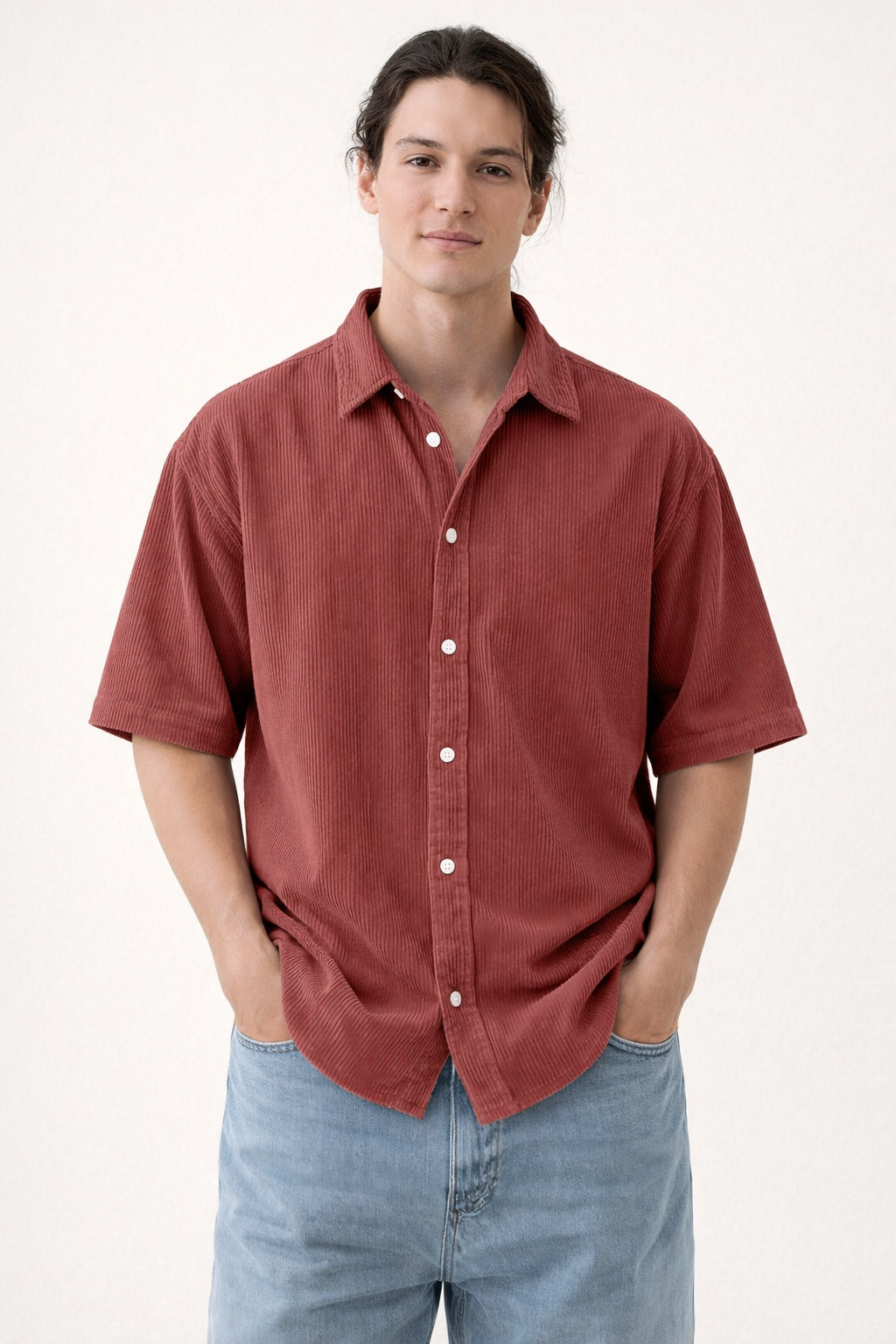 Chemise d'été décontractée pour homme, légère et respirante. Idéale pour les vacances et le confort estival.