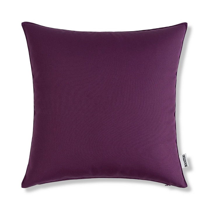 Housse de coussin 45x45 cm déperlante sur banc de jardin, style lin rustique et confortable.