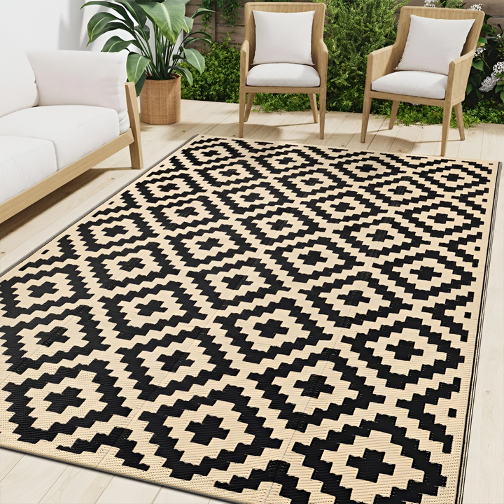 Tapis de sol géométrique pour extérieur, réversible et robuste, parfait pour camping, terrasse ou balcon.