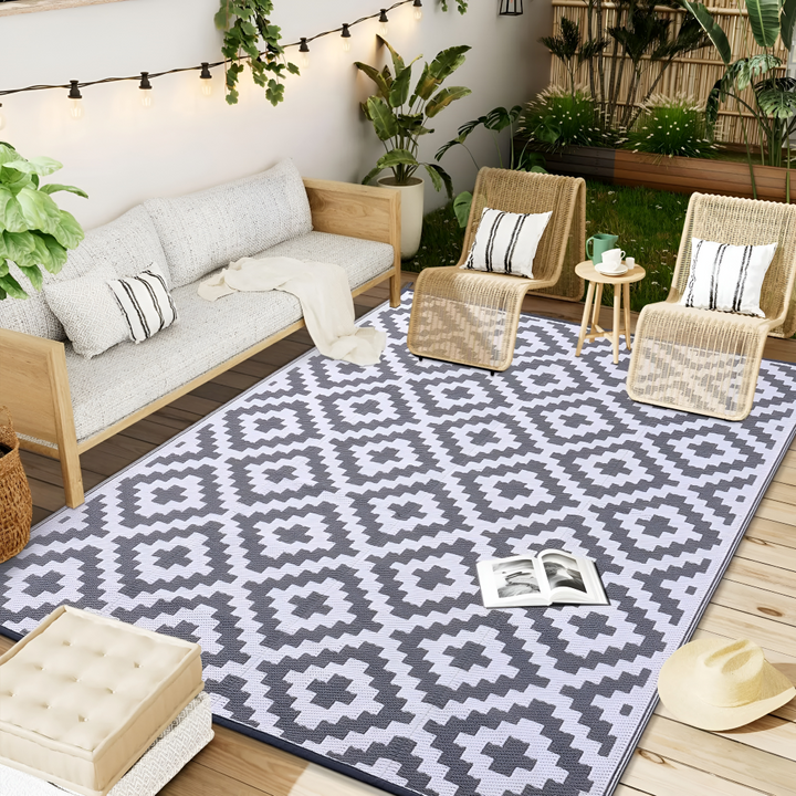 Tapis extérieur résistant à l'eau et aux UV, motif géométrique réversible, idéal pour terrasse et camping.