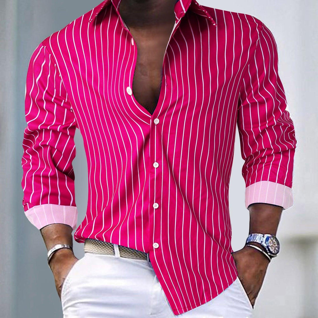 Chemise à manches longues confortable pour homme, style décontracté moderne. Vêtement essentiel mode masculine.