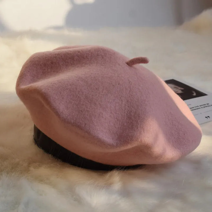 Bonnet polyvalent unisexe pour l'automne et l'hiver. Design élégant et confortable pour tous.
