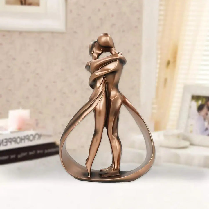 Élégante sculpture de couple en bronze, décoration d'amour pour maison. Idéale pour salon romantique.