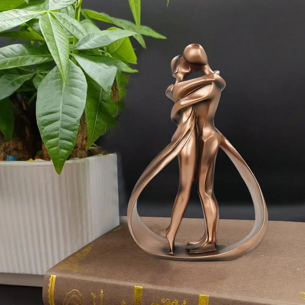 Sculpture décorative "L'Étreinte Éternelle" en bronze, idéale pour salon. Cadeau romantique couple.