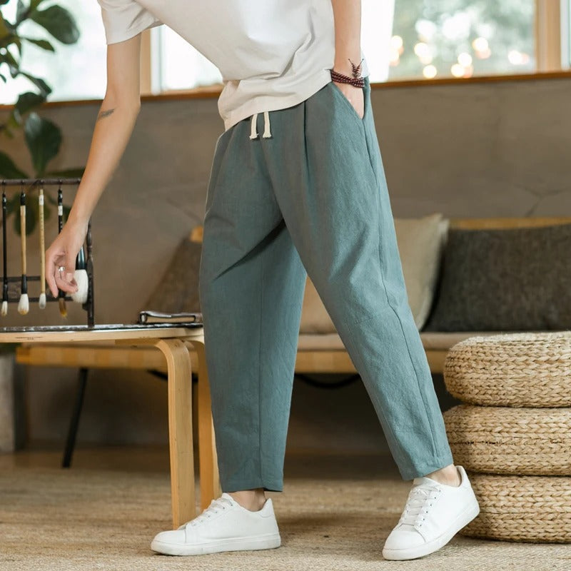 Pantalon homme casual d'été, coupe fuselée et jambe raccourcie, confortable avec cordon de serrage. Idéal mode homme.