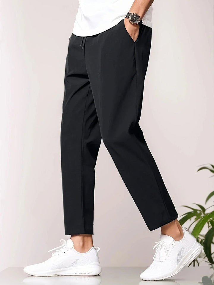 Pantalon casual homme, coupe décontractée et confortable, parfait pour un style quotidien polyvalent.