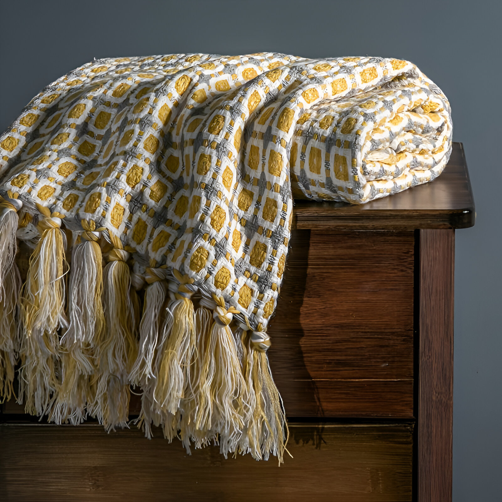 Plaid polyester léger et doux, design vintage avec franges, excellent pour le salon ou la chambre.
