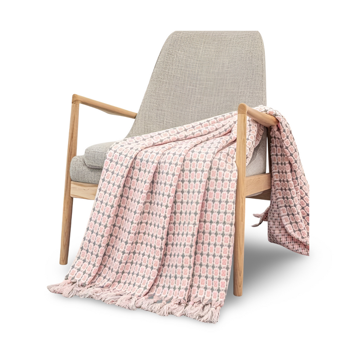 Jeté doux et léger en polaire, motif vintage, avec franges, parfait pour se blottir au salon.
