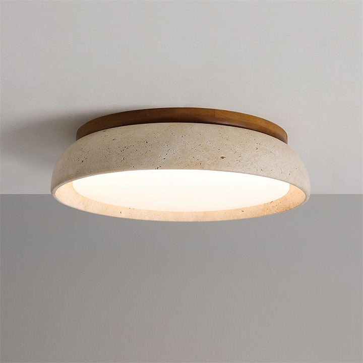 Superbe plafonnier en travertin, allie la beauté de la pierre et l'éclairage LED moderne.