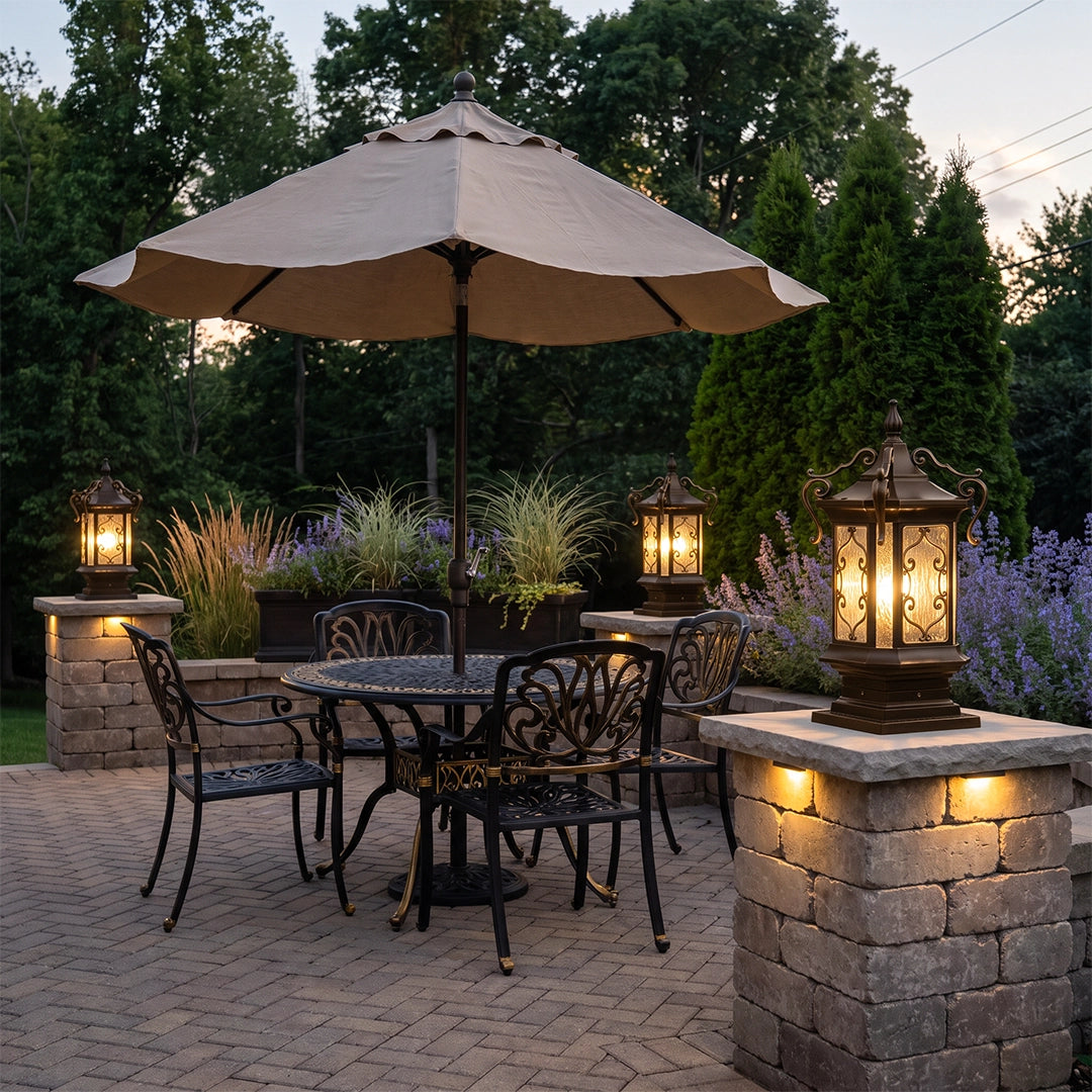 Lanterne vintage en aluminium pour pilier de jardin. Lumière extérieure classique, parfaite pour portail et balcon.
