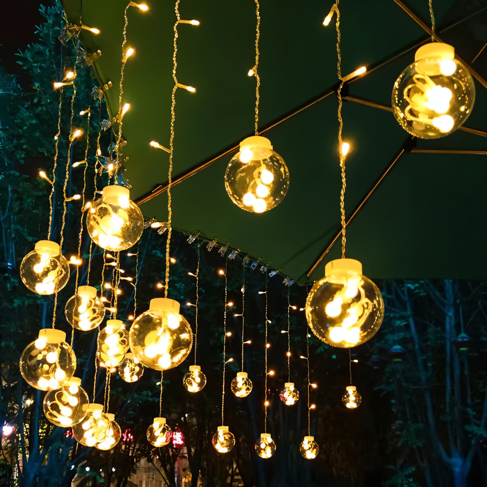 Ambiance féerique avec cette guirlande solaire LED pour jardin ou balcon. Déco solaire.