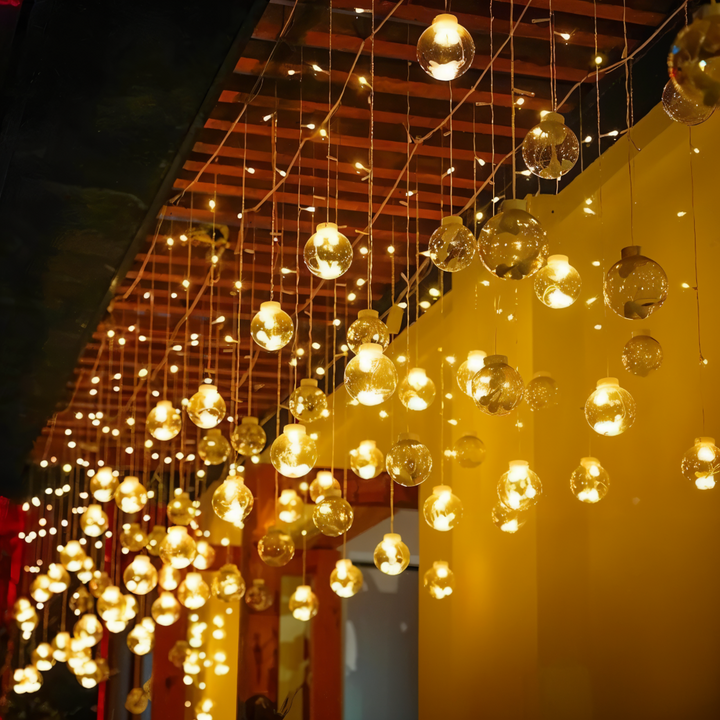 Guirlande lumineuse solaire LED étanche, parfaite pour illuminer votre jardin et vos fêtes.