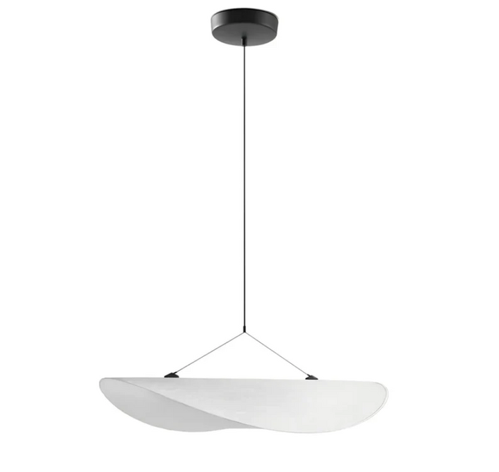 Suspension design moderne pour plafond, éclairage LED intérieur blanc diffus, ambiance contemporaine.