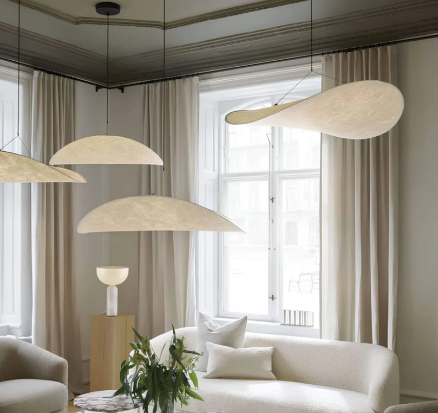 Plafonnier LED design moderne, structure élégante et éclairage intérieur blanc pour une ambiance douce.