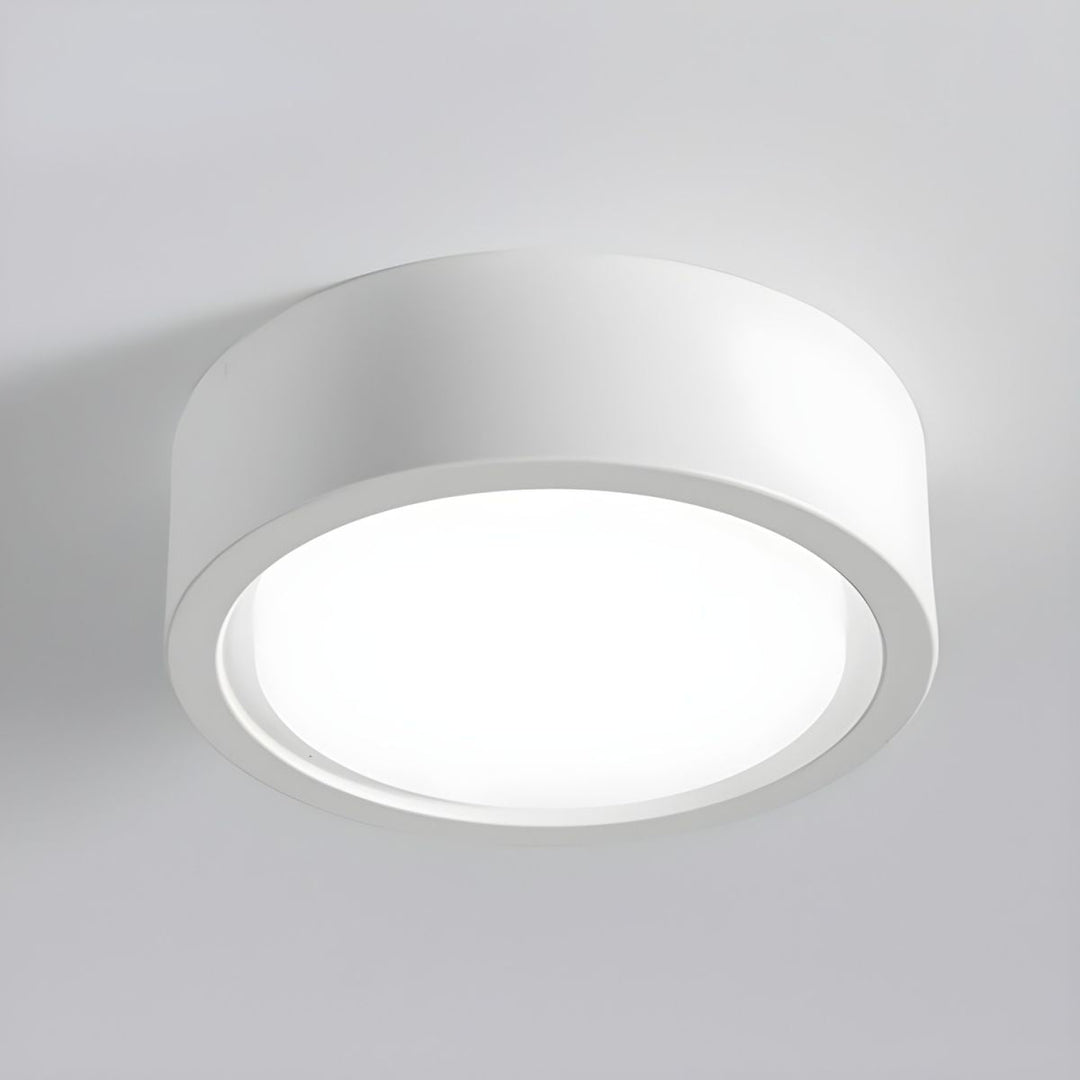Plafonnier LED cylindrique épuré, lumière moderne et discrète, idéal pour tout type d'intérieur.