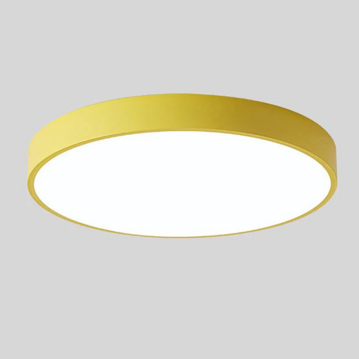 Plafonnier moderne bois et LED, design scandinave, apporte une lumière douce à votre cuisine.