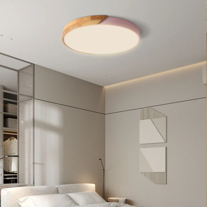Plafonnier LED en bois, style nordique, éclairage doux et chaleureux pour la maison.