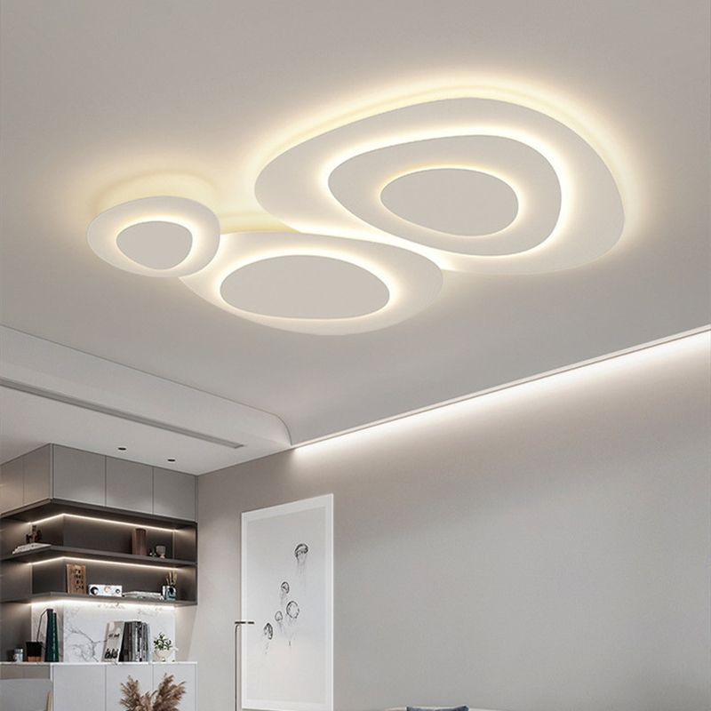 Luminaire plafonnier nuage suspendu, idéal chambre enfant ou adulte, ambiance douce et moderne.