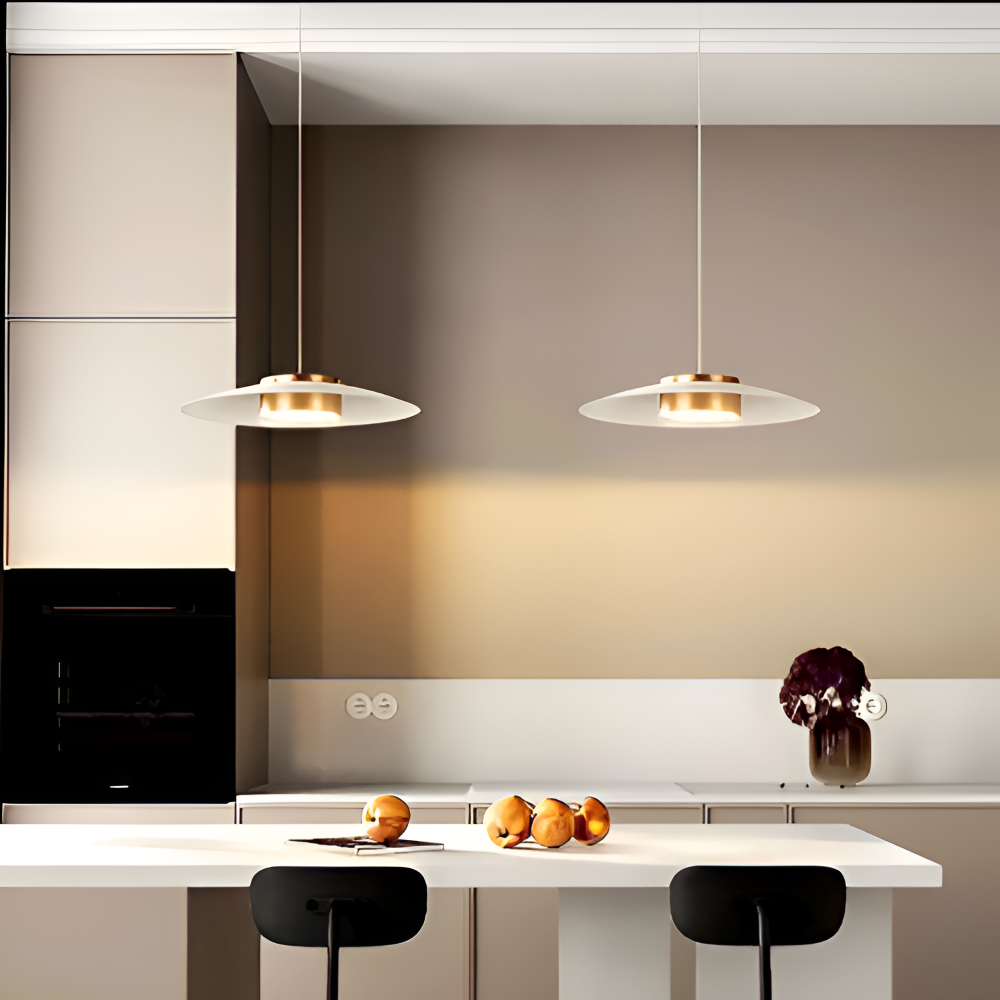 Décoration intérieure: plafonnier LED suspendu, design nordique. Éclairage moderne et dimmable.