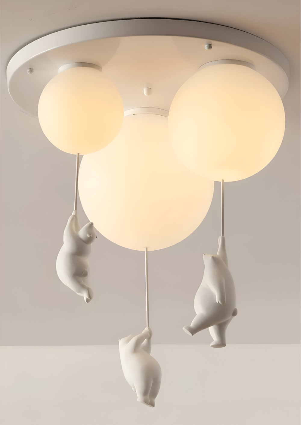 Lampe LED BalloBear, suspension ourson et ballon, idéale pour une ambiance calme et sereine.
