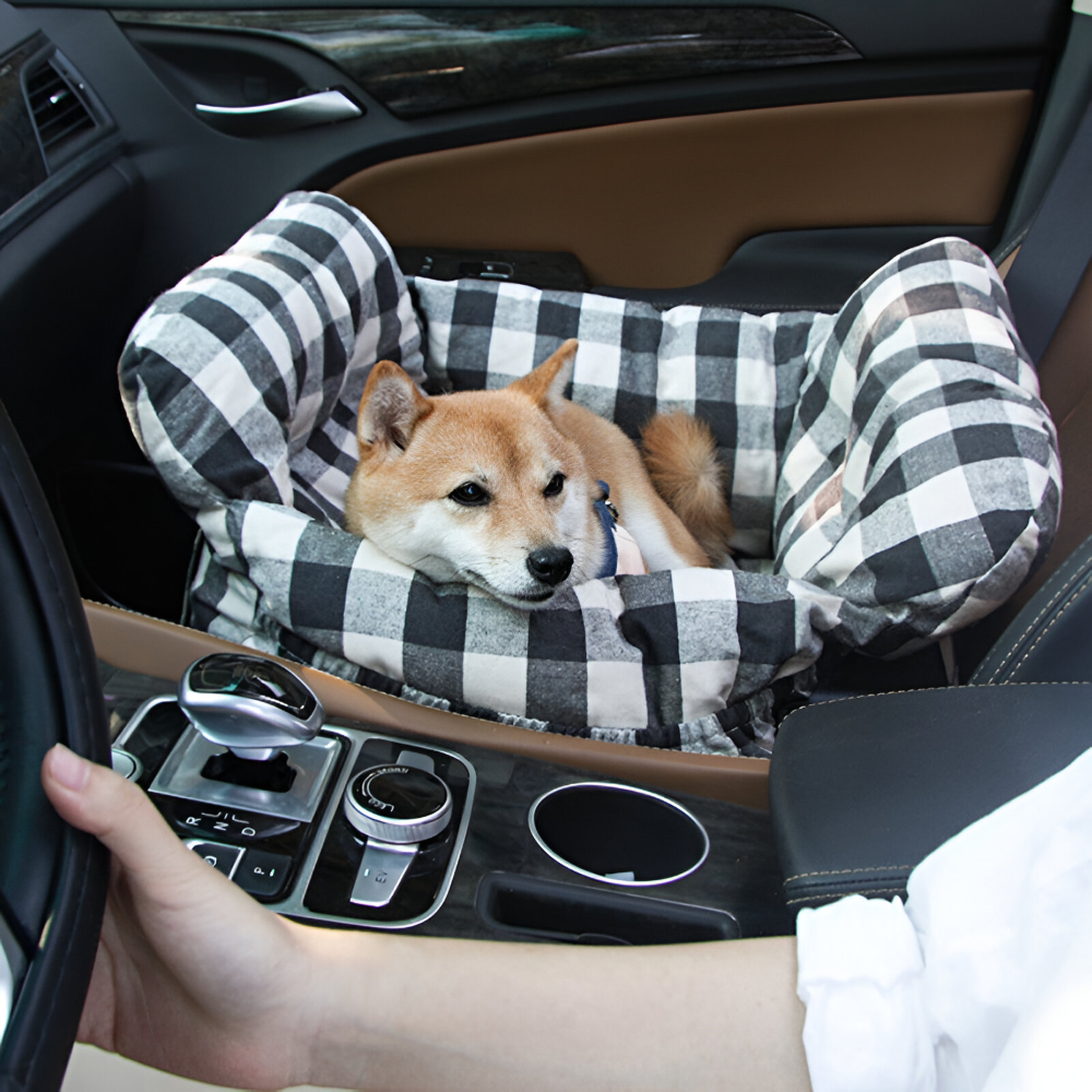 Détail du tissu doux et respirant du siège auto pour chien, confort maximum garanti.