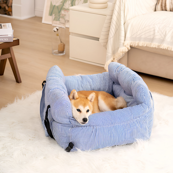 Siège auto robuste et élégant pour chien. Un accessoire de voyage animal pratique et sûr.