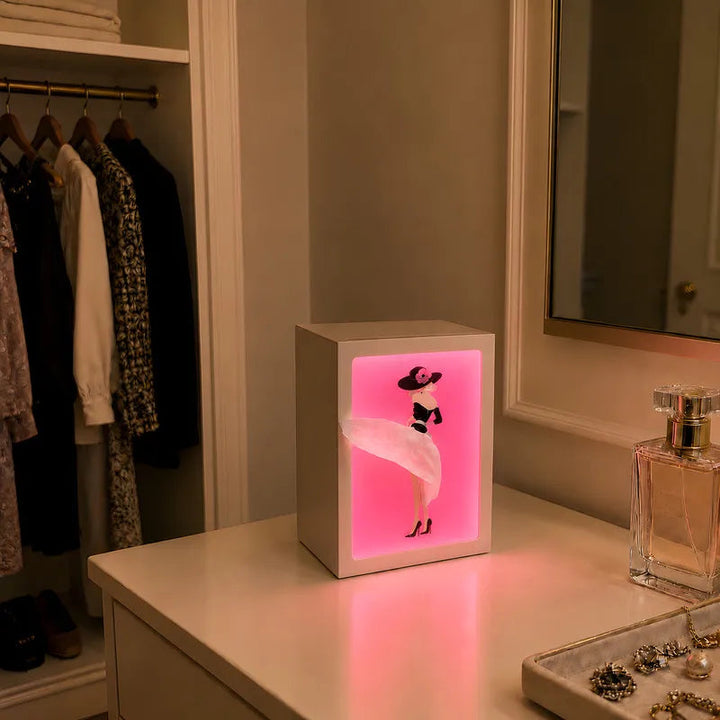 Porte-tissus décoratif polyvalent, rangement discret le jour, lumière d'ambiance douce pour le soir.