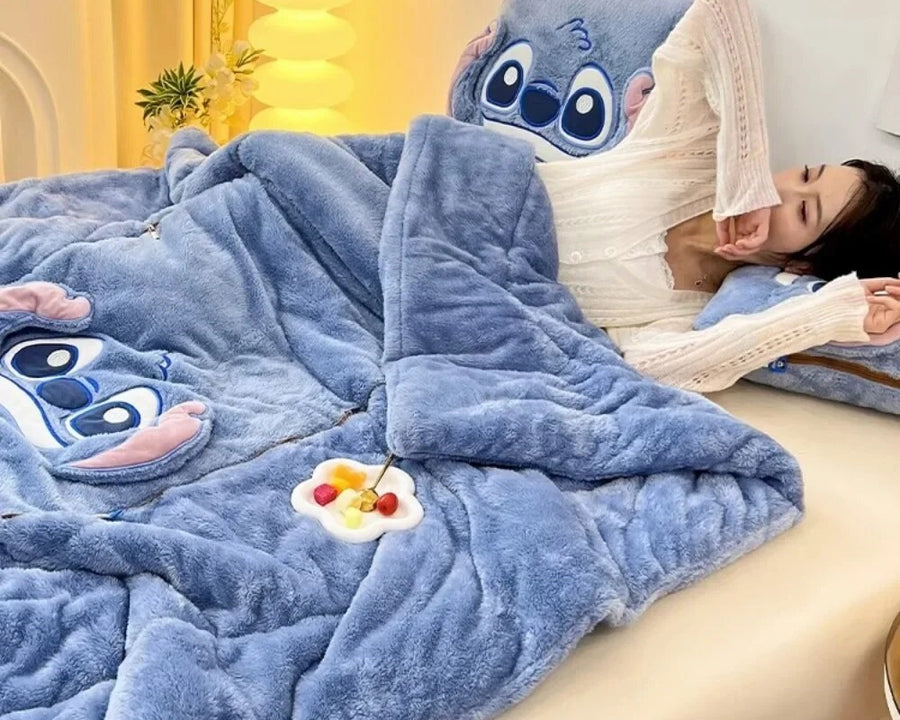 Couverture en polyester moelleuse, procurant chaleur et douceur, parfaite pour le salon ou la chambre cosy.