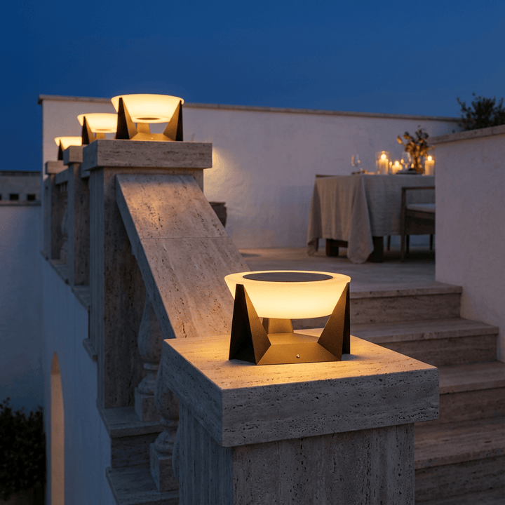 Décoration lumineuse extérieure: lampe solaire pour jardin, résiste aux intempéries.