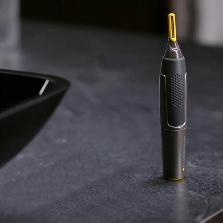 Tondeuse de précision LUMITRIM pour homme, éclairage LED, idéale rasage et finition du visage.