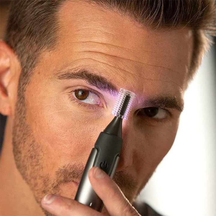 Accessoire de toilettage homme: Tondeuse LUMITRIM LED, compacte pour rasage et finition précis.