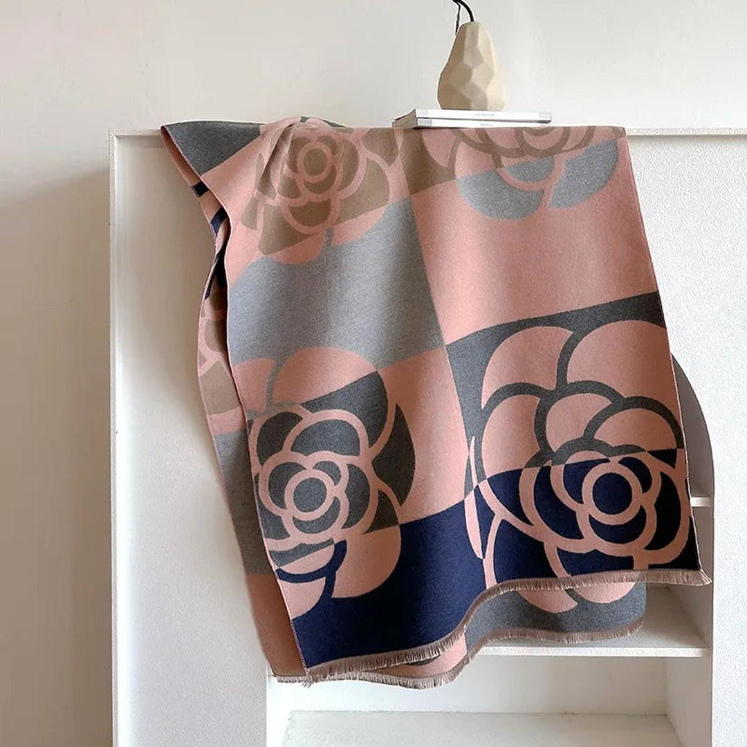 Écharpe femme imprimée en cachemire rose/orange/gris, design réversible unique, touche d'élégance.